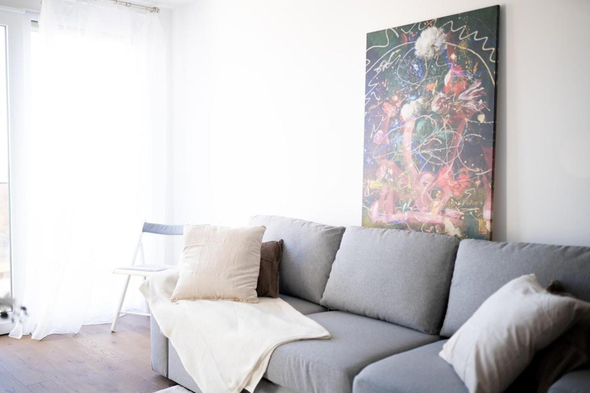 Premium Design With Balcony & Free Parking Apartment *